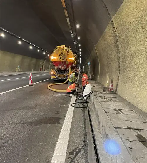 荣县隧道排水渠清淤